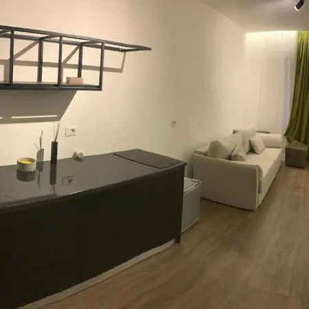 Milo's 3* דרמי